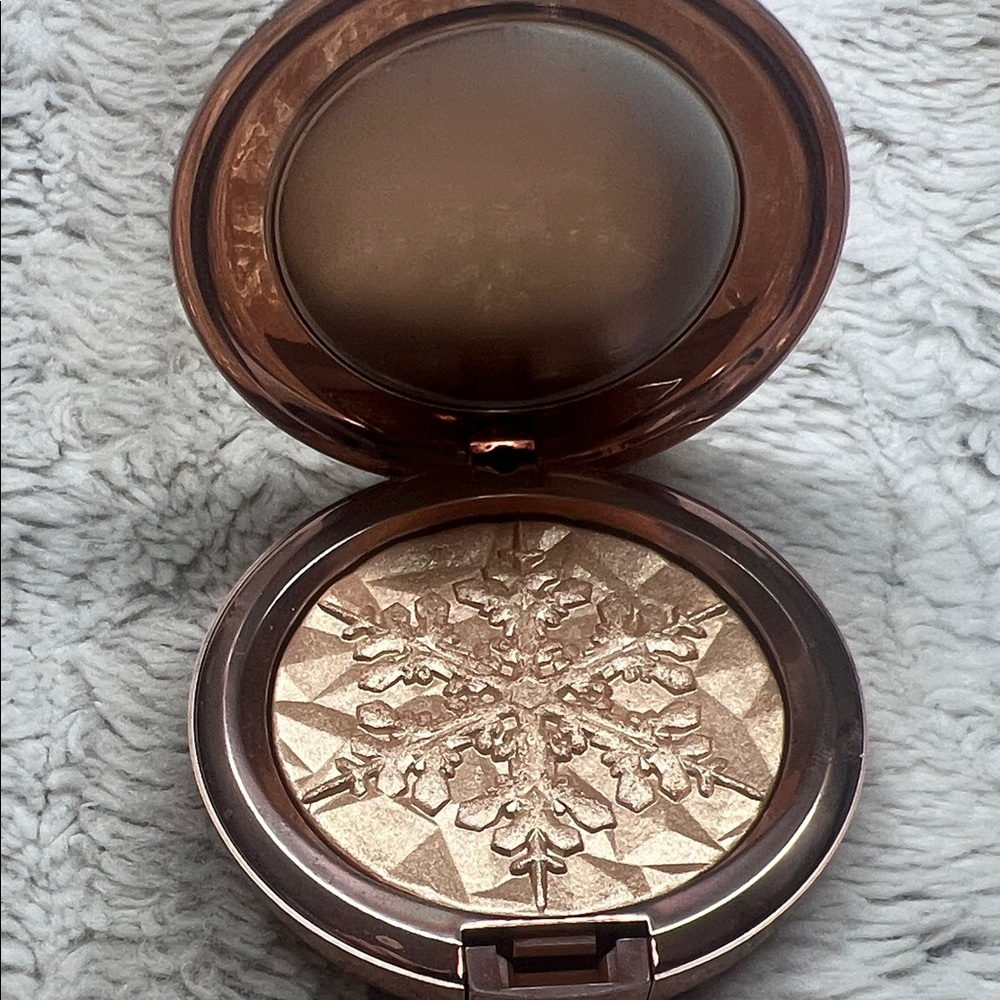 Radiant Glow Highlighter in Gold